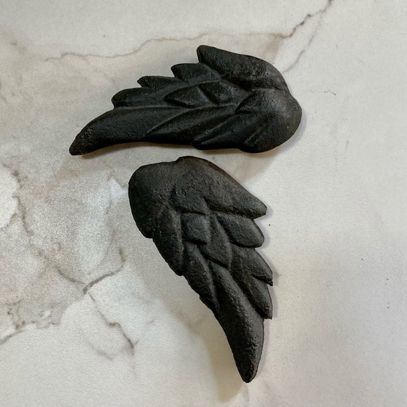 Vintage Pair Black Cast Iron Wing Paperweights - Picture 2 of 5